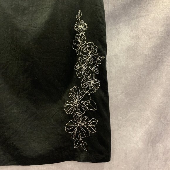 Mercer & Madison Embroidered A-Line Skirt EUC - Picture 2 of 5